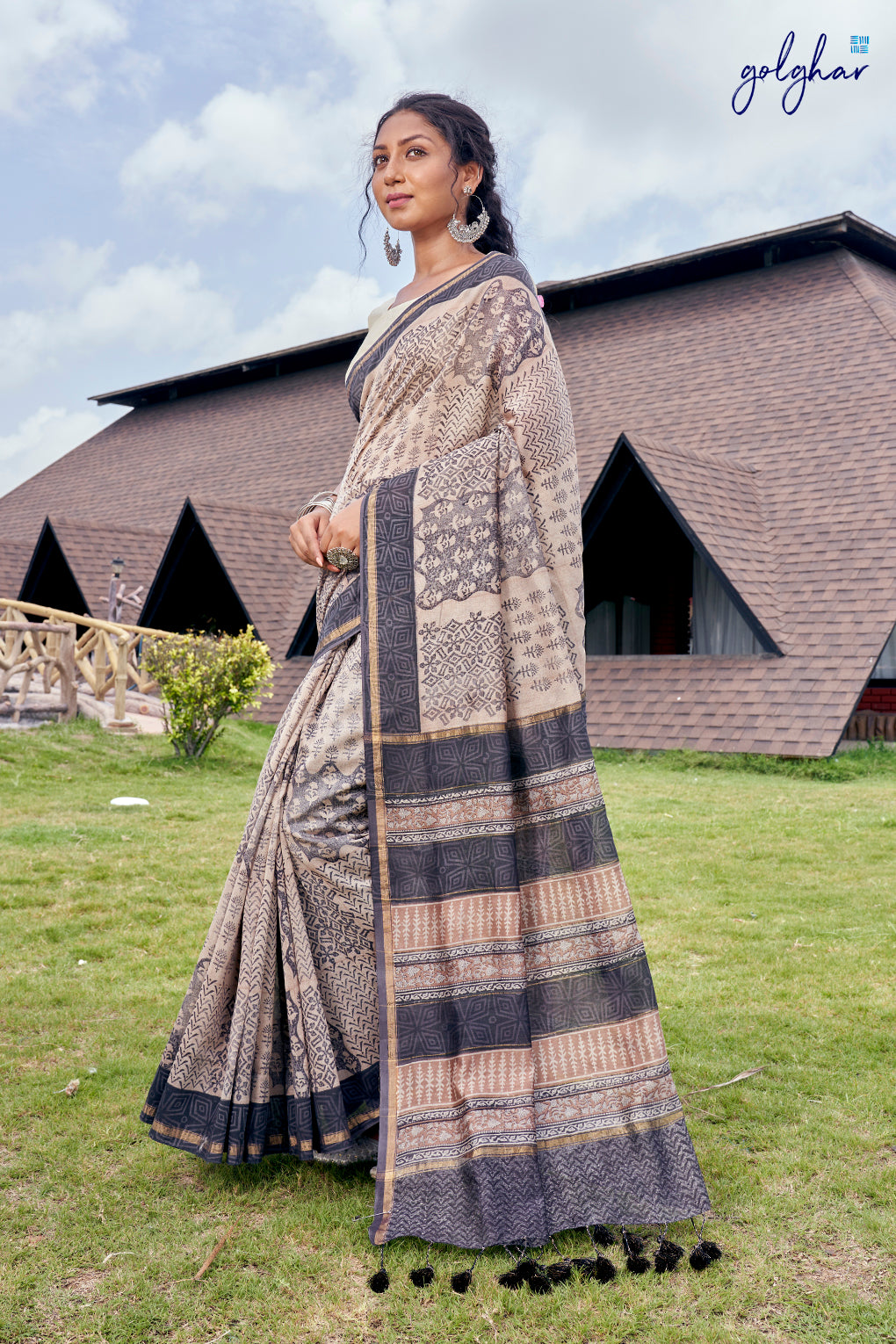 Cream Bar (Saree)