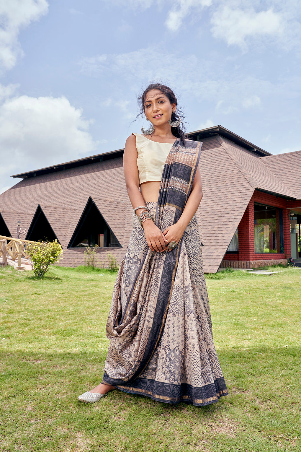 Cream Bar (Saree)
