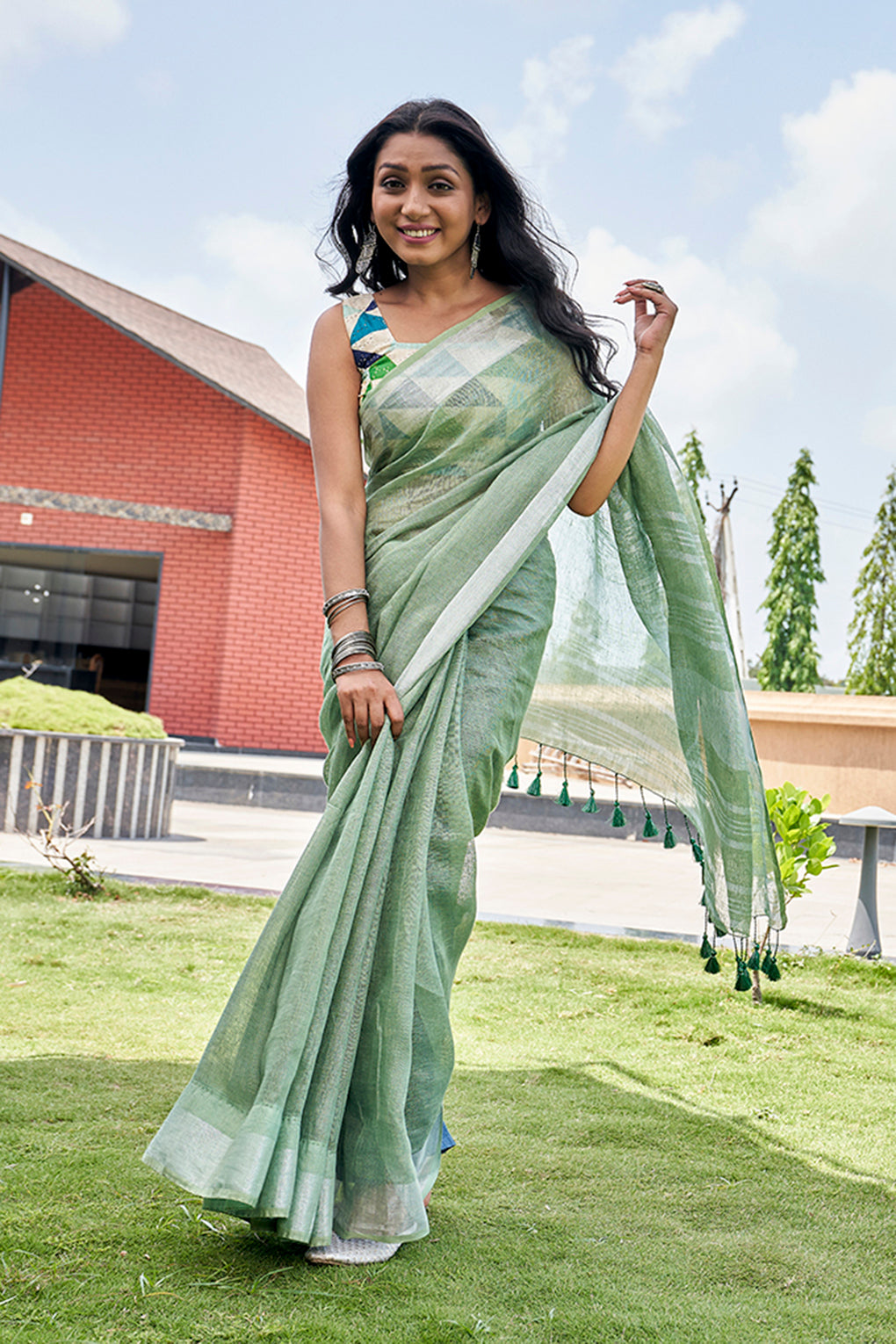 Heavenly Beauty (Saree)
