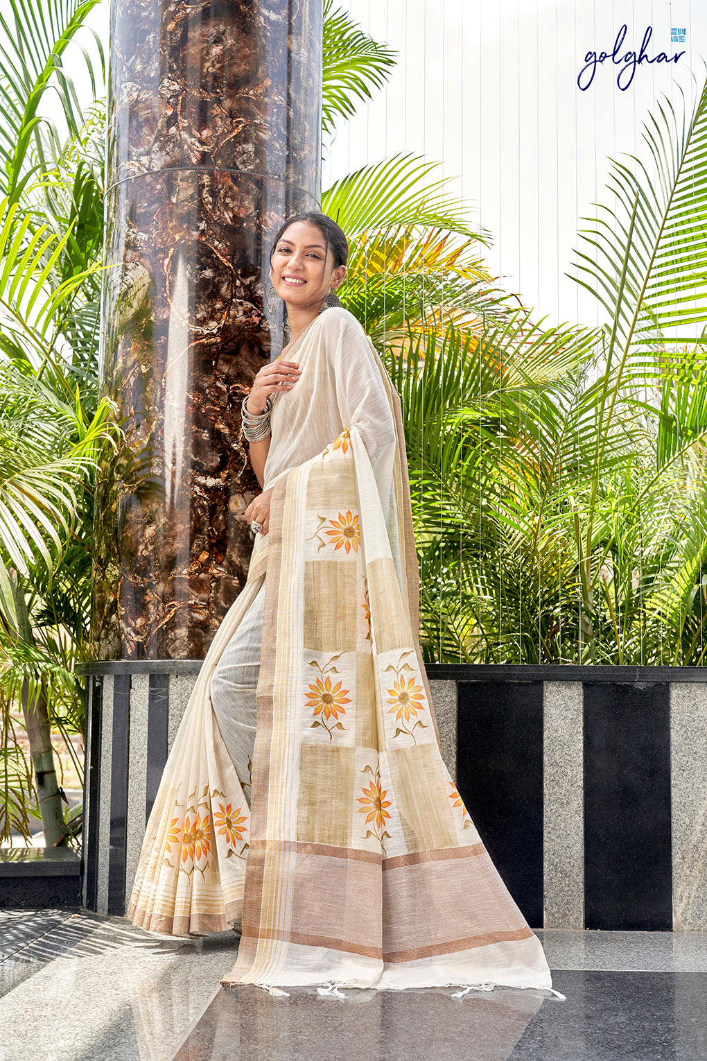 Corsage (Saree)