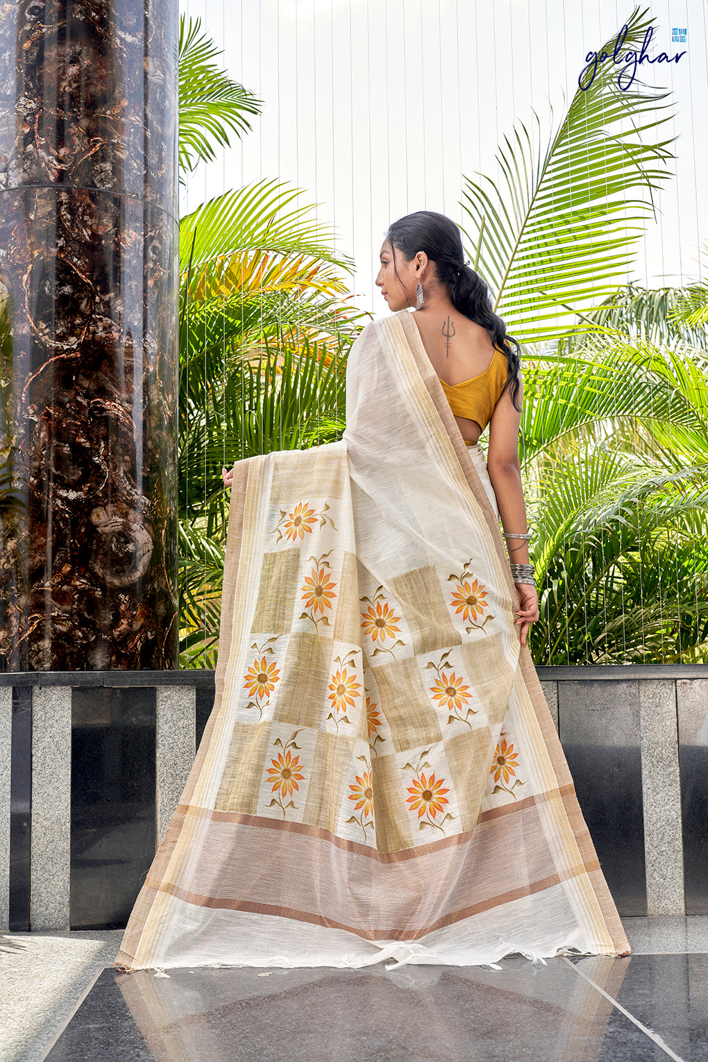 Corsage (Saree)