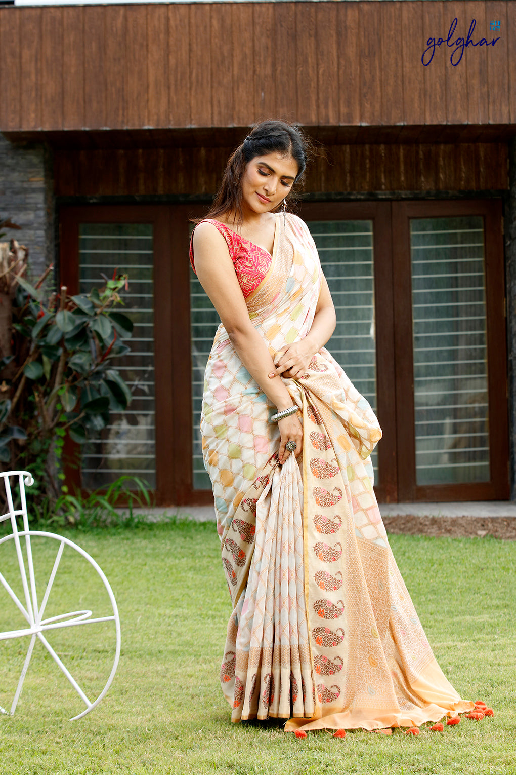 The Silken Hues (Saree)