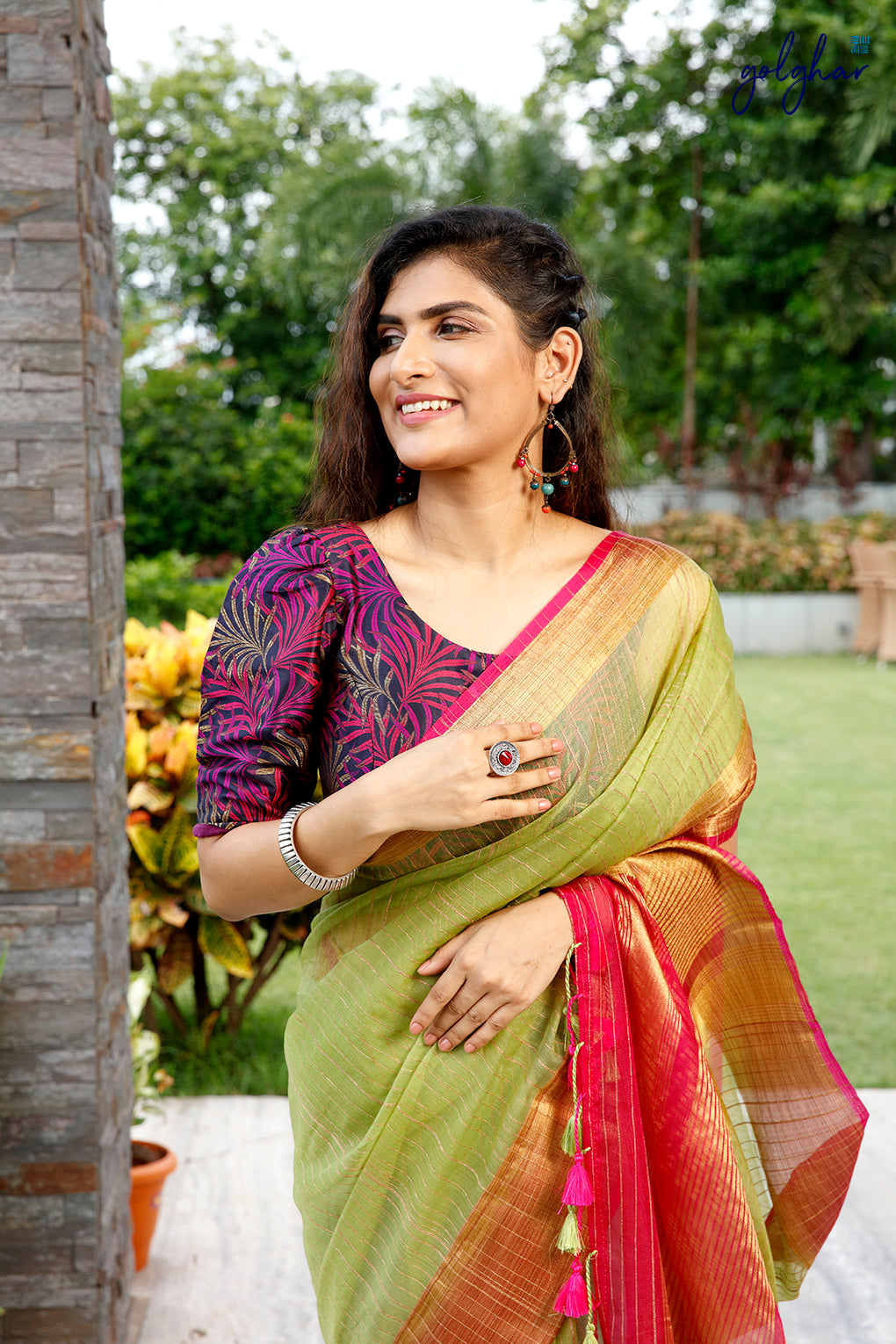 Rose Ring Parakeet (Saree)
