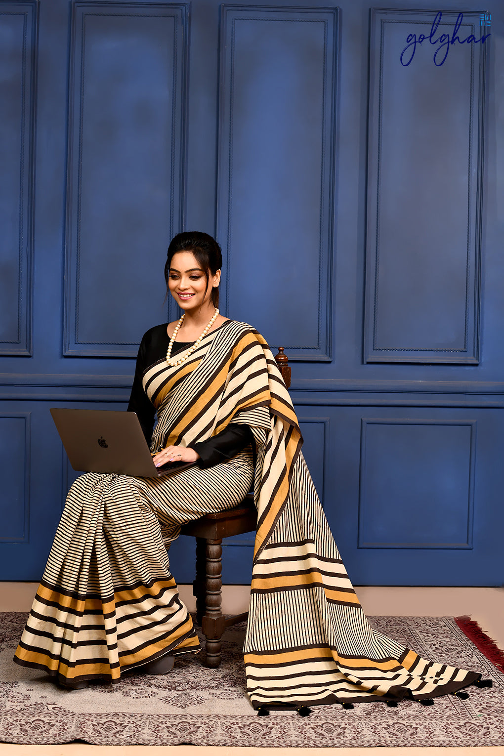 Contrast Queen (Saree)