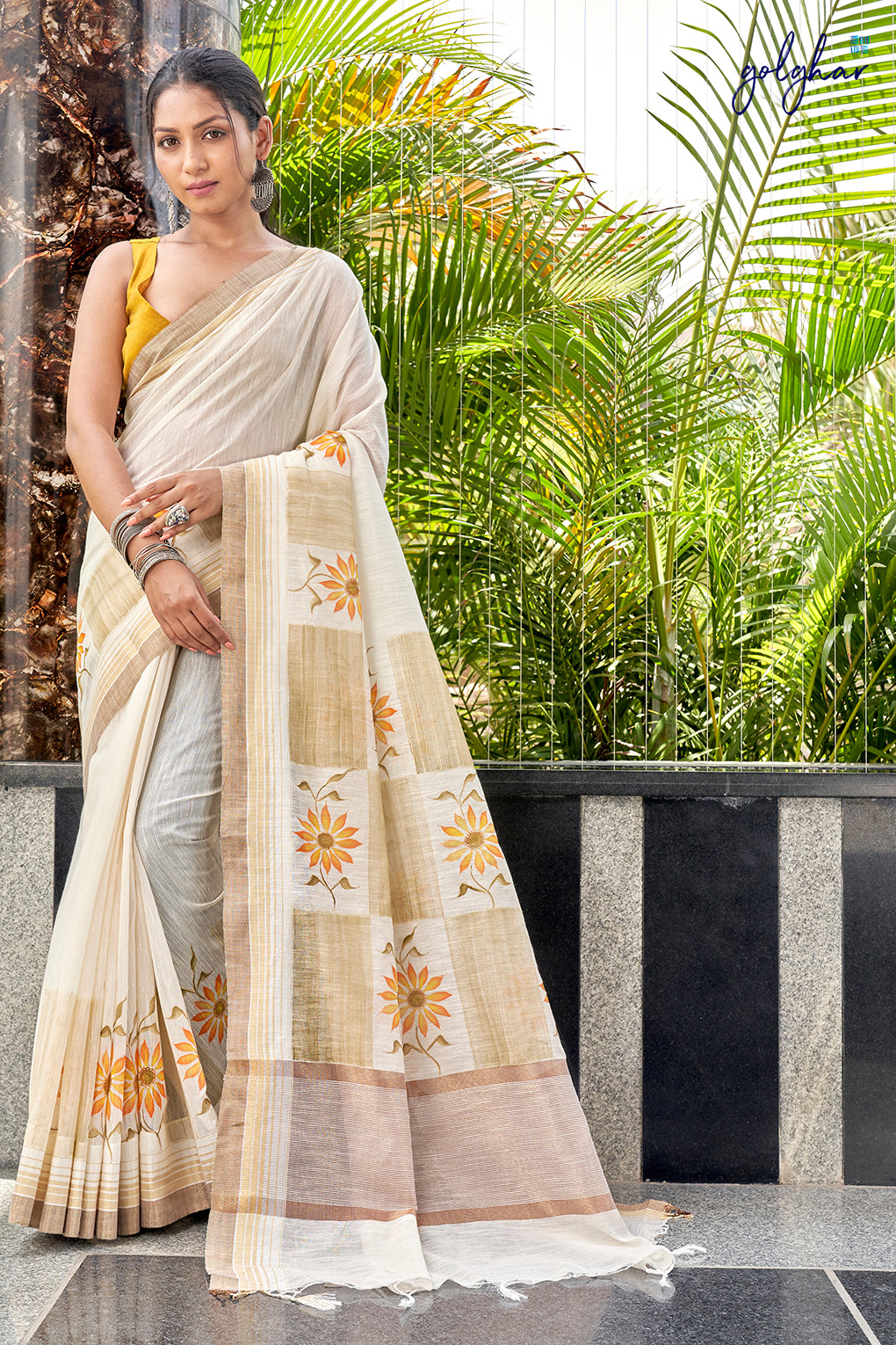 Corsage (Saree)
