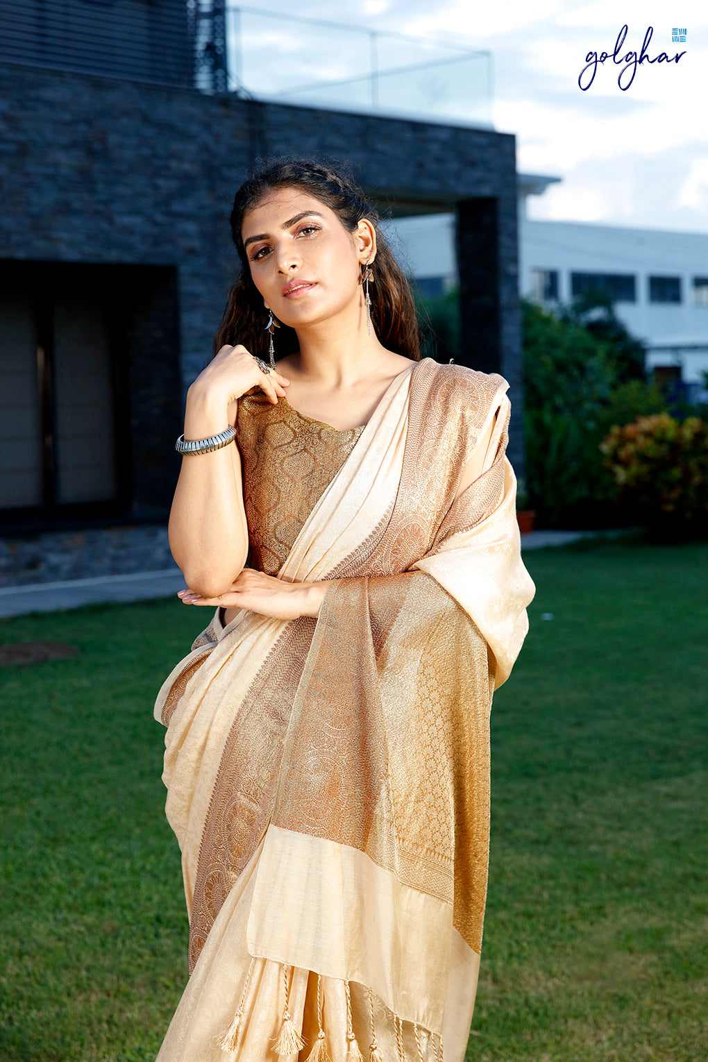 Brown Crown (Blouse)