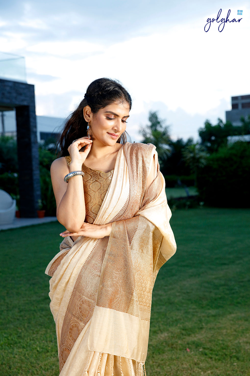 Brown Crown (Blouse)