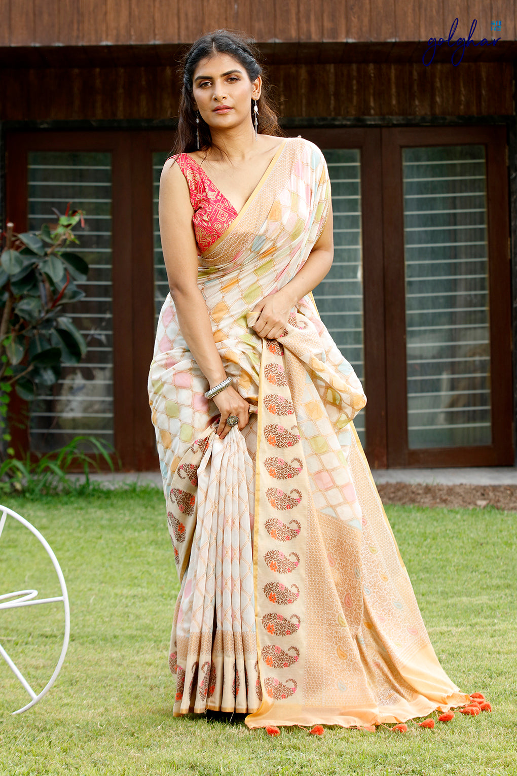 The Silken Hues (Saree)
