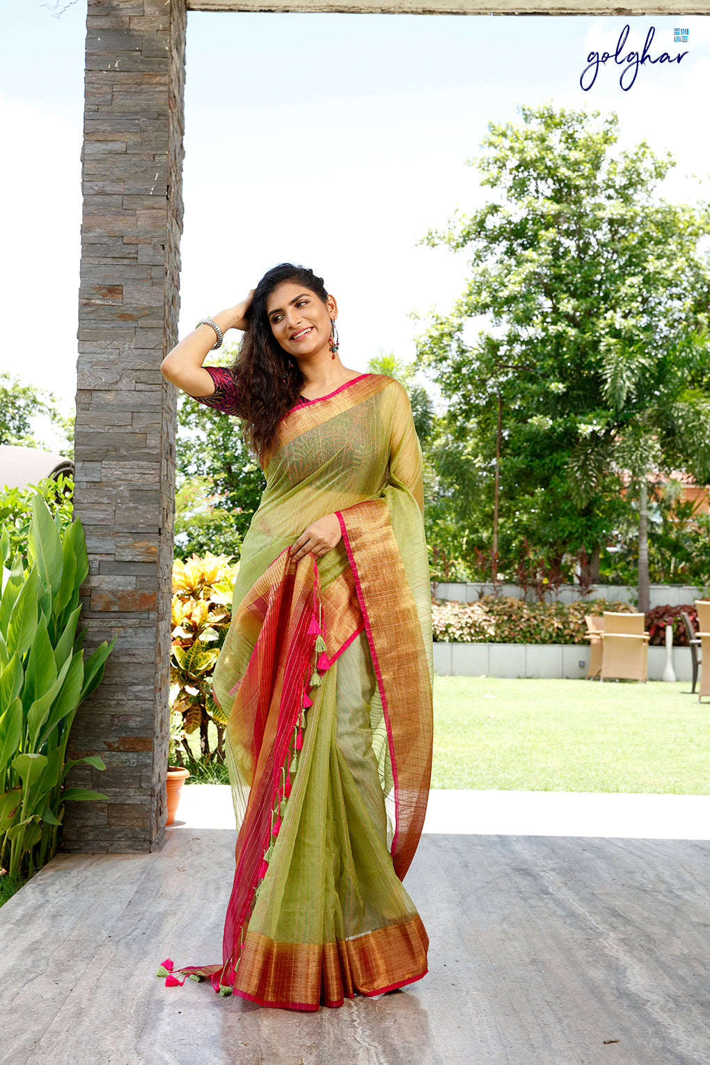 Rose Ring Parakeet (Saree)