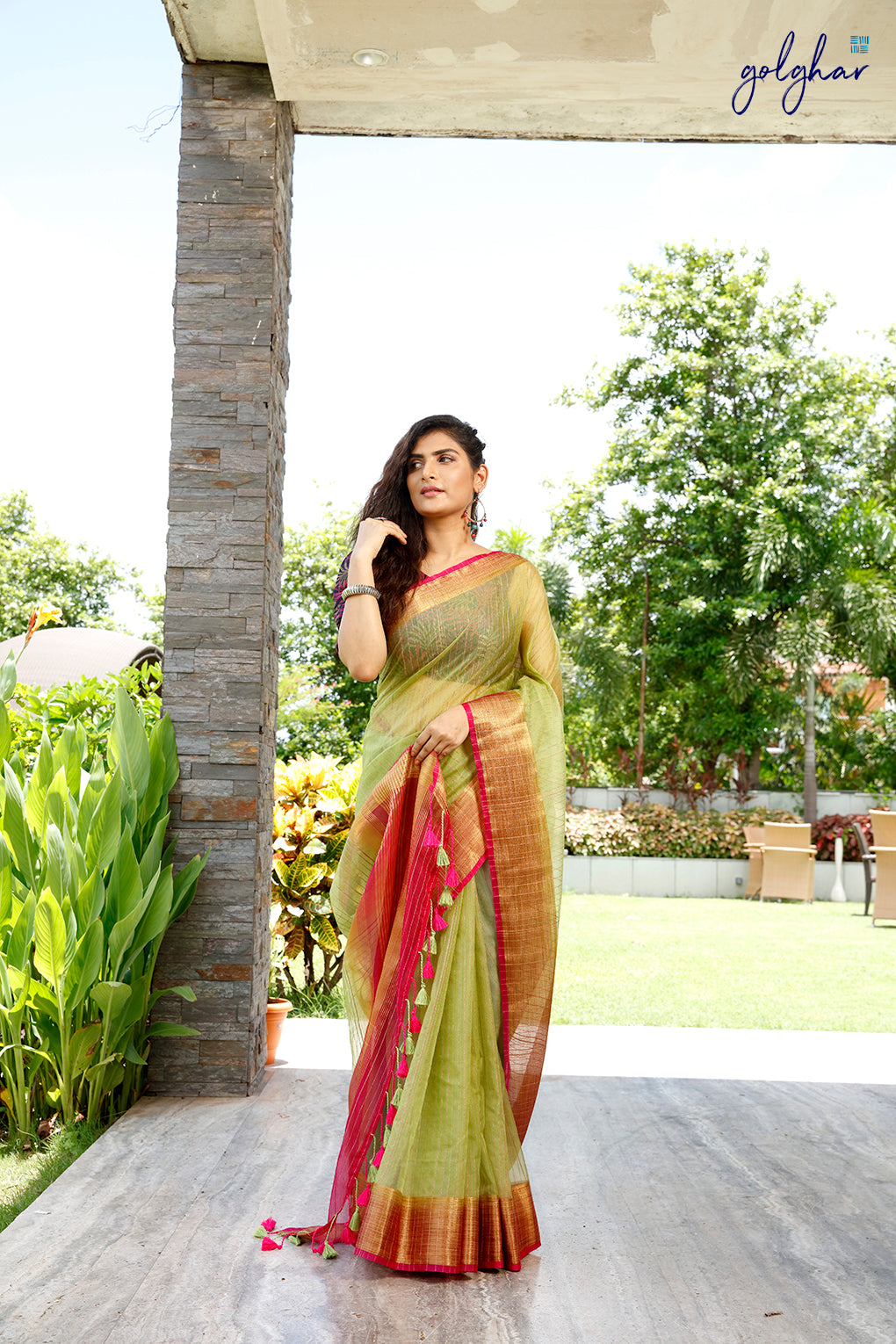 Rose Ring Parakeet (Saree)