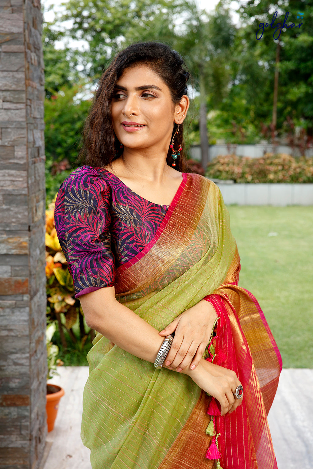 Rose Ring Parakeet (Saree)