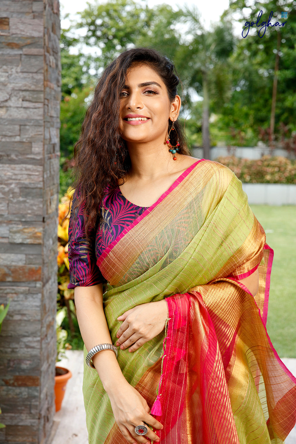 Rose Ring Parakeet (Saree)