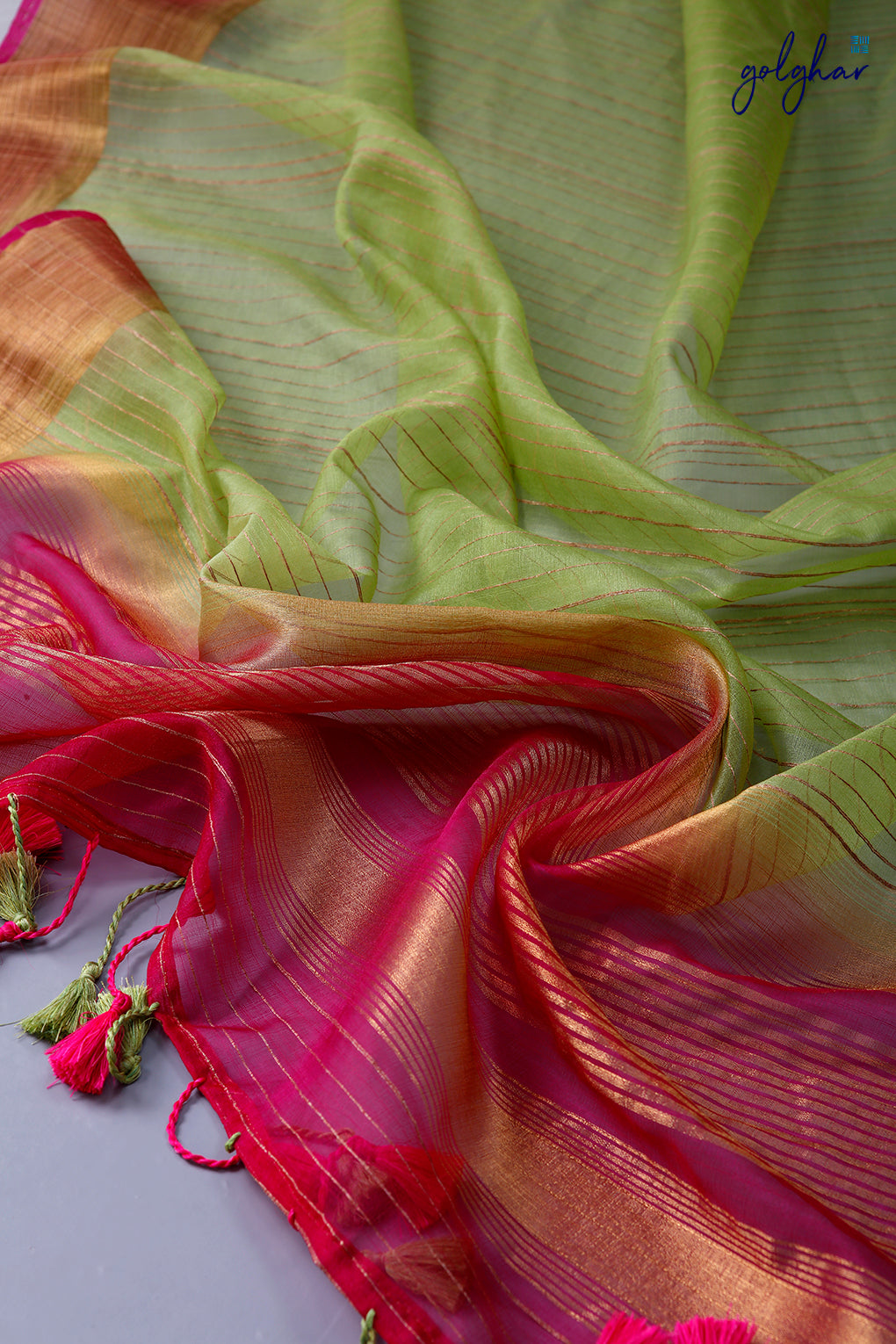 Rose Ring Parakeet (Saree)