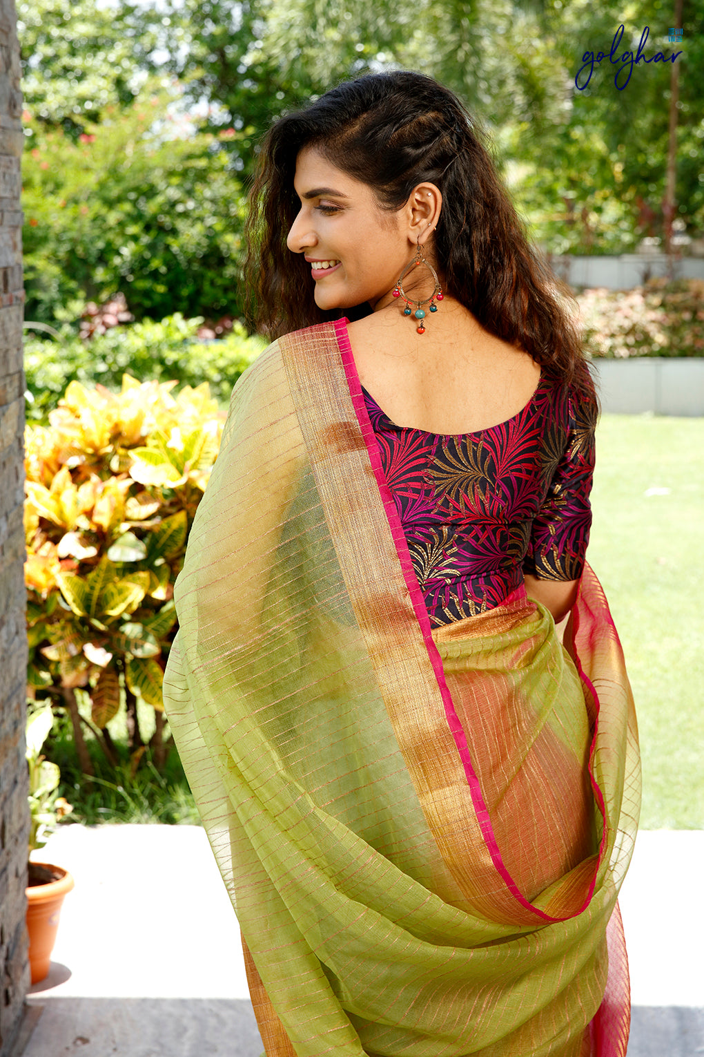 Rose Ring Parakeet (Saree)