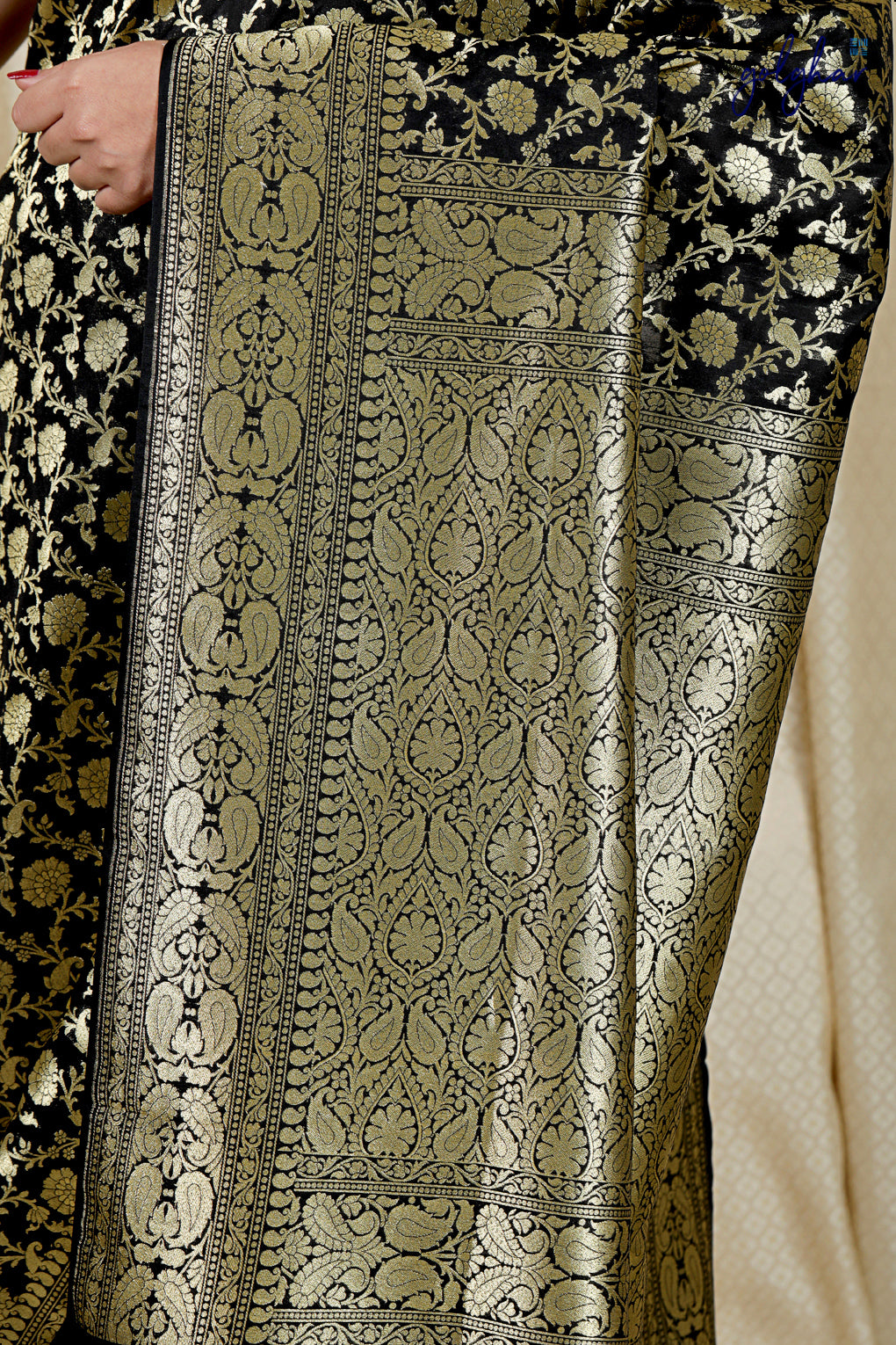 Black Mirror (Saree)